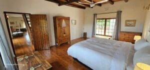 Dormitorio de paja en planta baja con aire acondicionado